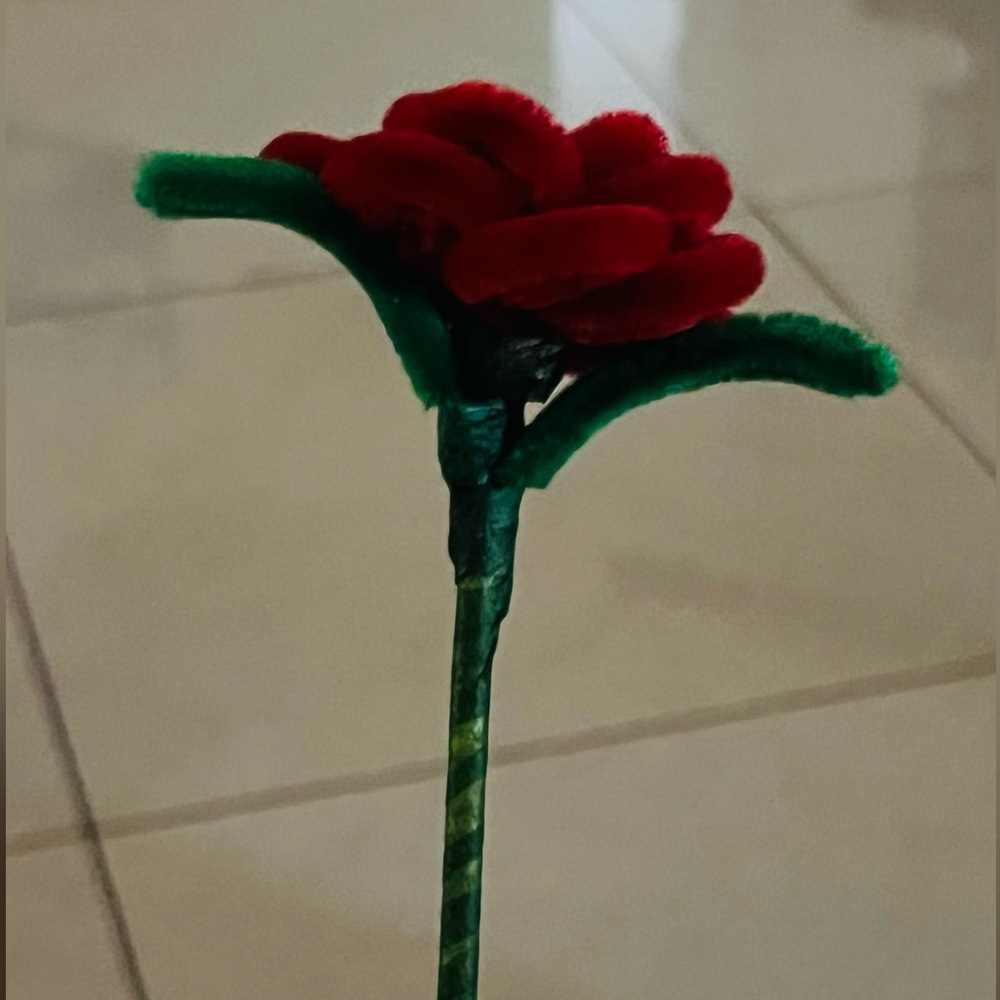 Red pipe cleaner Roses Bouquet - Picture 4 of 4